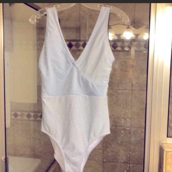 Lands End Seersucker One Piece 6 - Picture 3 of 3